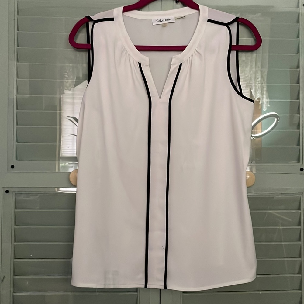 Calvin Klein v-neck sleeveless top white with black piping size Medium